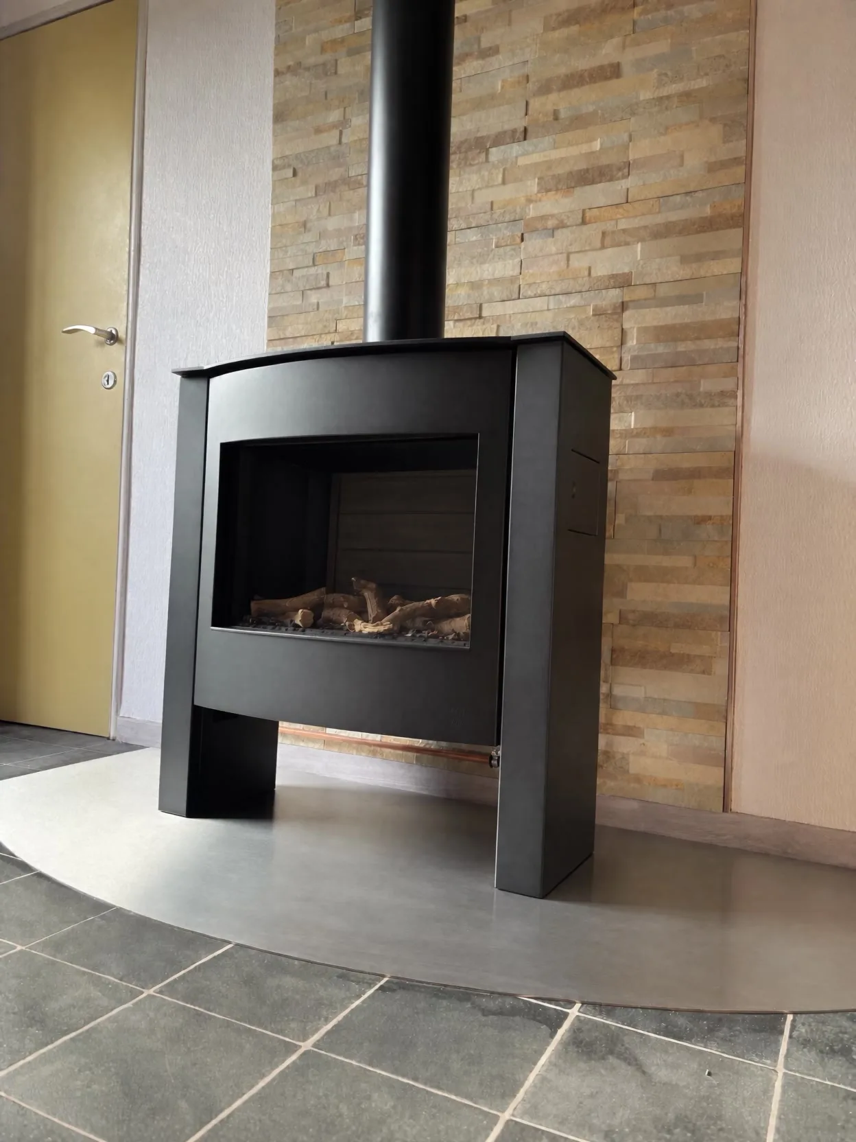 Foyer gaz Well Straler A8M installé à Andenne, vu de côté